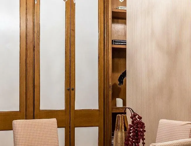 Spagna Historical By Spanish Steps * רומא